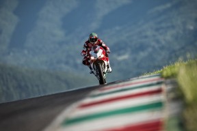 日本队带队取胜！Faker重要时刻最后时刻胜出，赢得满堂喝彩的跨界现场